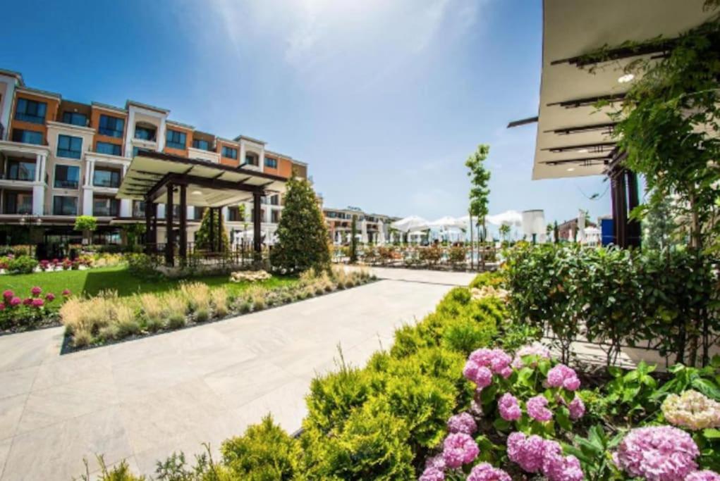 Premier On Seafront Apartment *
