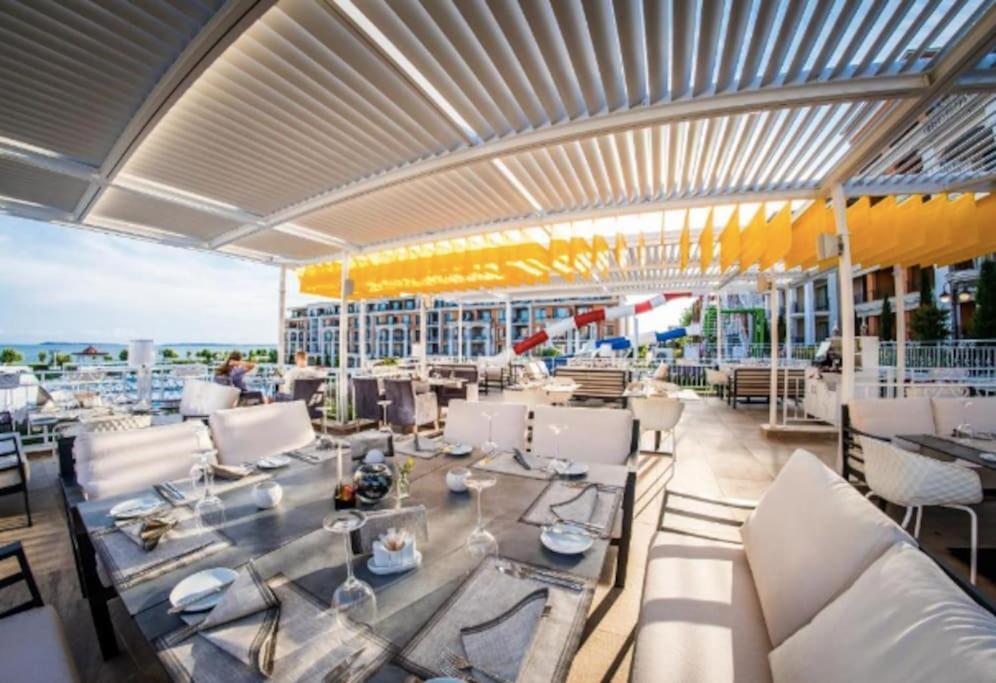 Apartment Premier On Seafront *